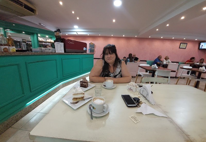 La Esperanza Panaderia-Confiteria-Cafeteria